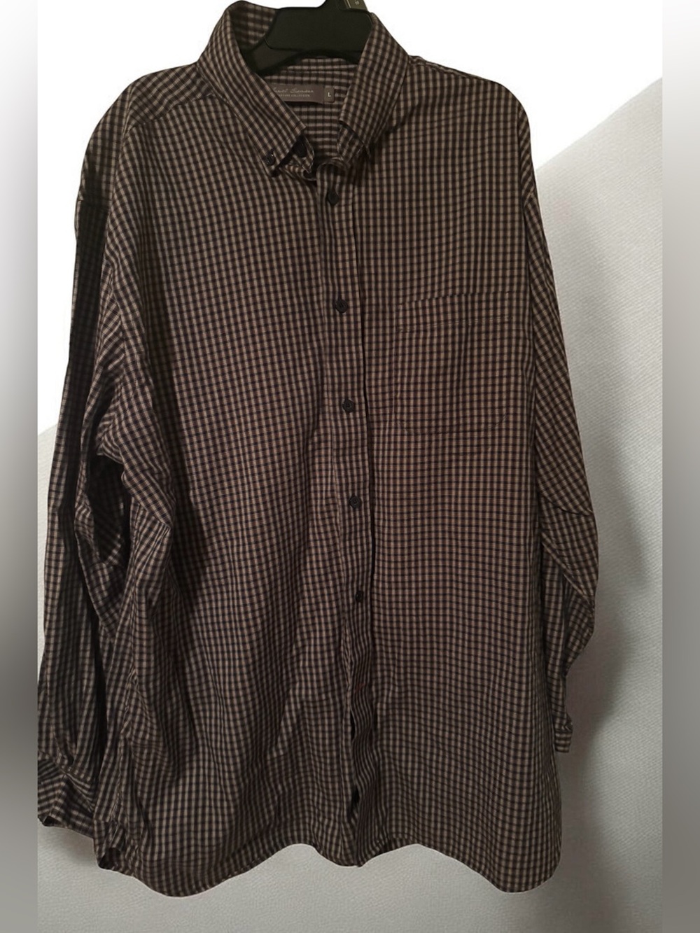 Men's Check Button-Up Shirt a Classic Casual